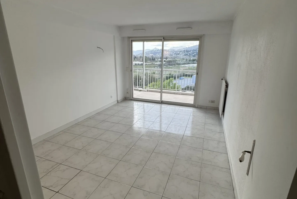 Appartement lumineux de 81m² avec terrasse et vue mer à Cannes 