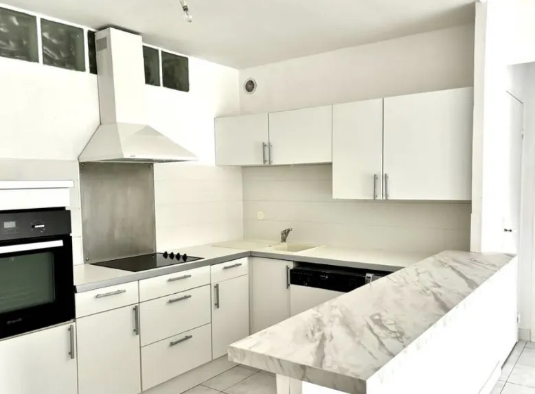 Appartement lumineux de 81m² avec terrasse et vue mer à Cannes 