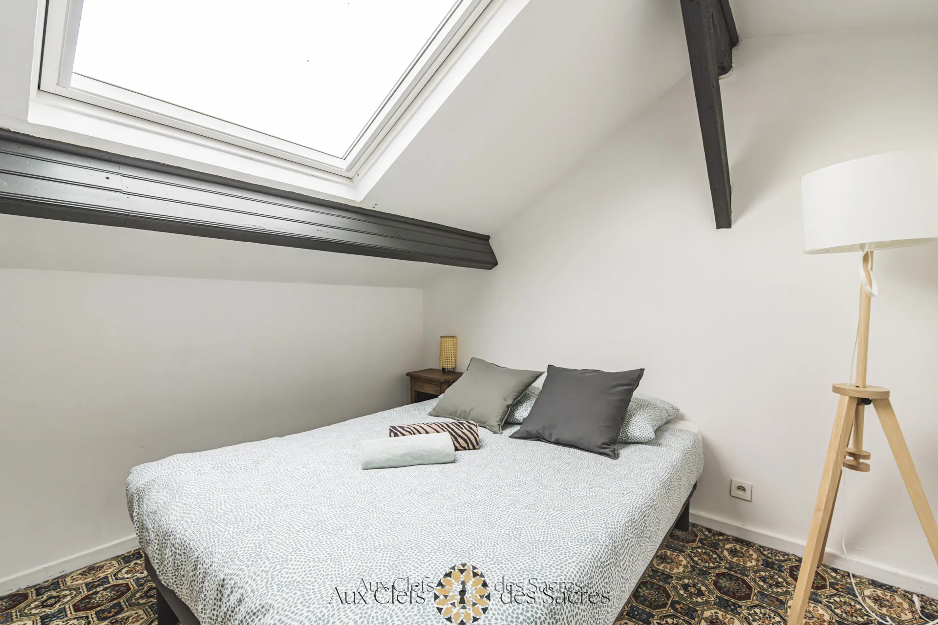 À Reims, appartement duplex 3 pièces meublé de 72 m² avec 2 chambres et emplacement privilégié 