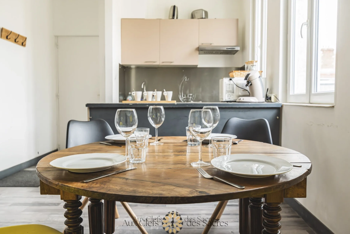 À Reims, appartement duplex 3 pièces meublé de 72 m² avec 2 chambres et emplacement privilégié 