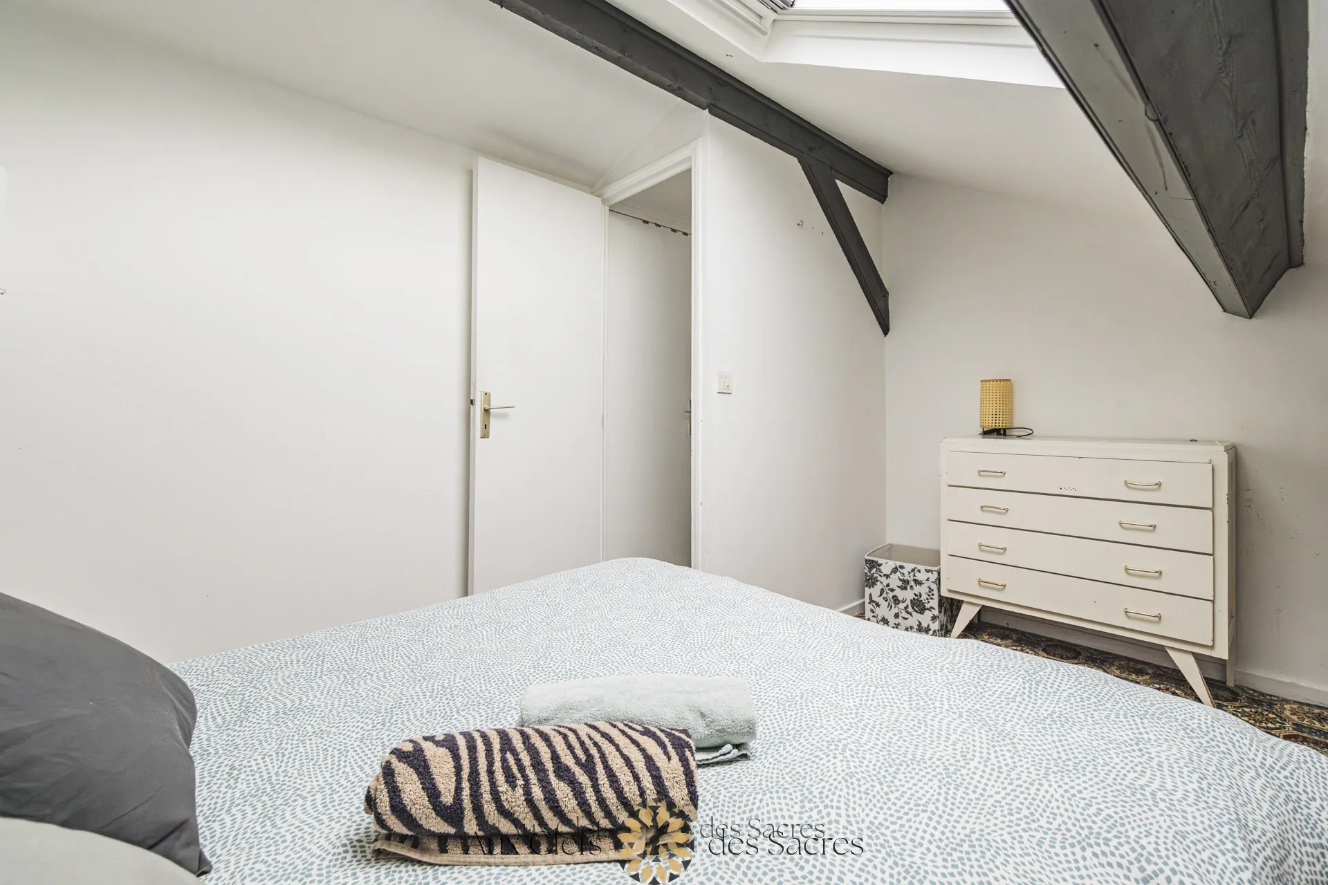 À Reims, appartement duplex 3 pièces meublé de 72 m² avec 2 chambres et emplacement privilégié 