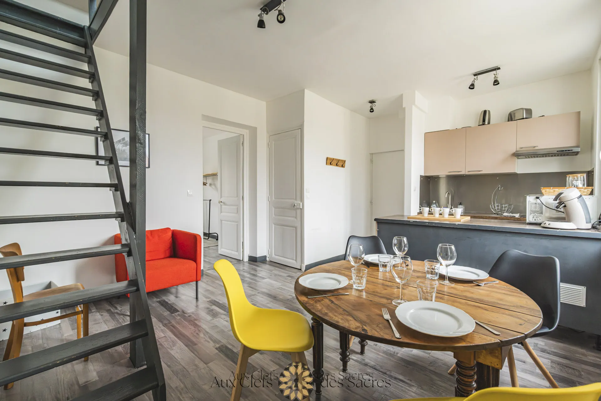 À Reims, appartement duplex 3 pièces meublé de 72 m² avec 2 chambres et emplacement privilégié 