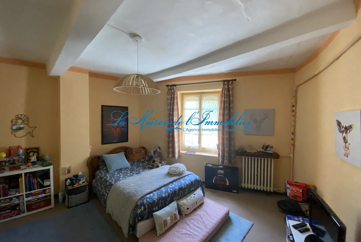 Maison de village lumineuse à vendre au cœur d’Anduze avec garage 