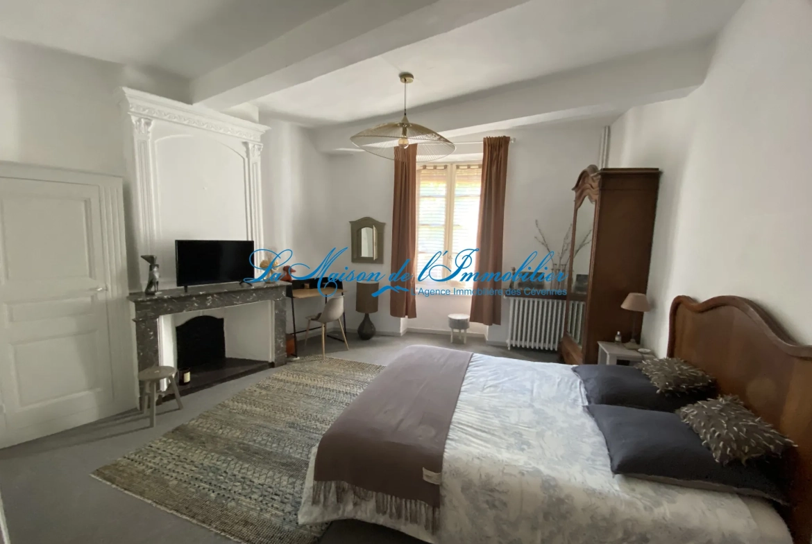 Maison de village lumineuse à vendre au cœur d’Anduze avec garage 