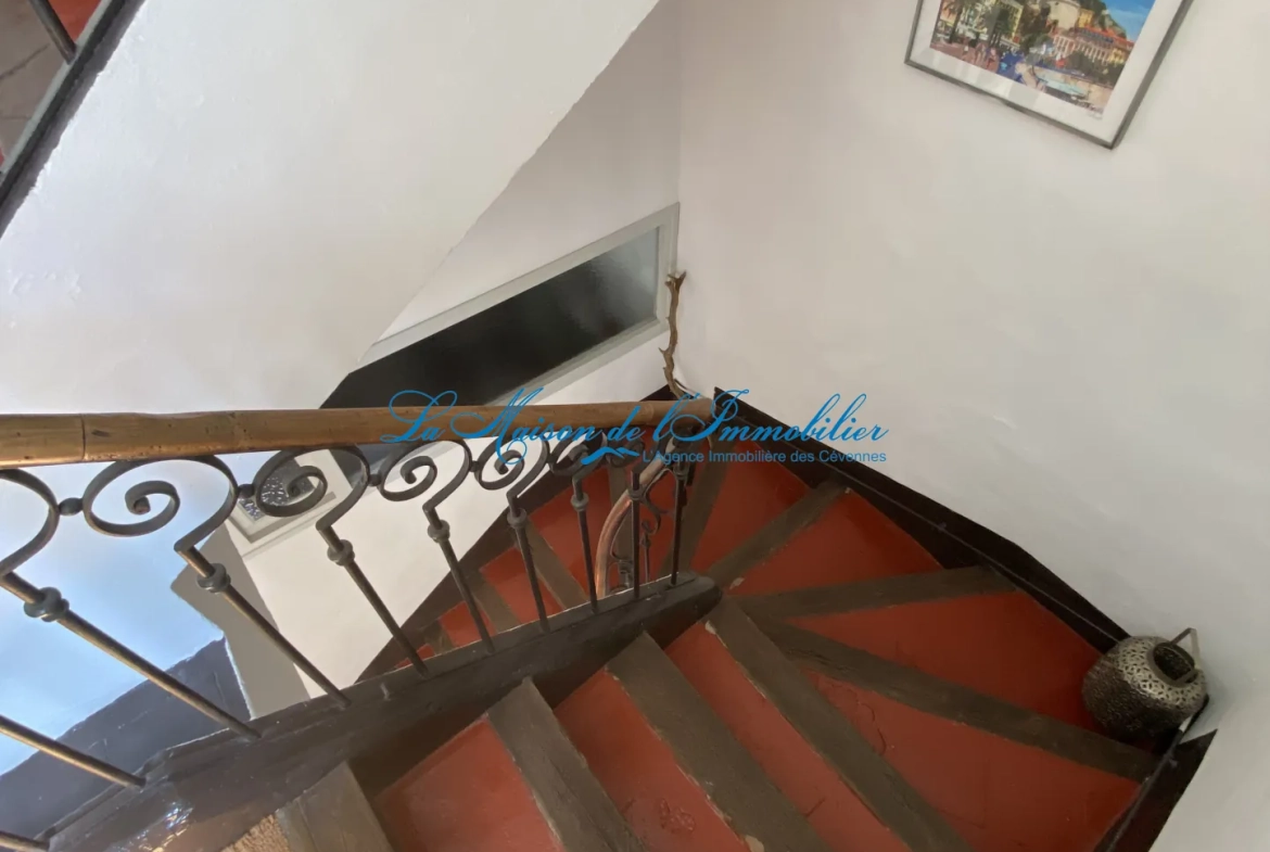 Maison de village lumineuse à vendre au cœur d’Anduze avec garage 