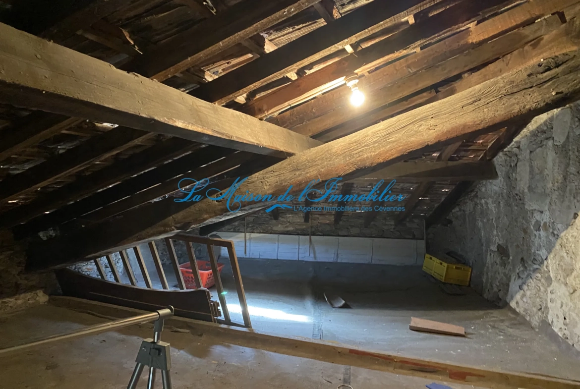 Maison de village lumineuse à vendre au cœur d’Anduze avec garage 