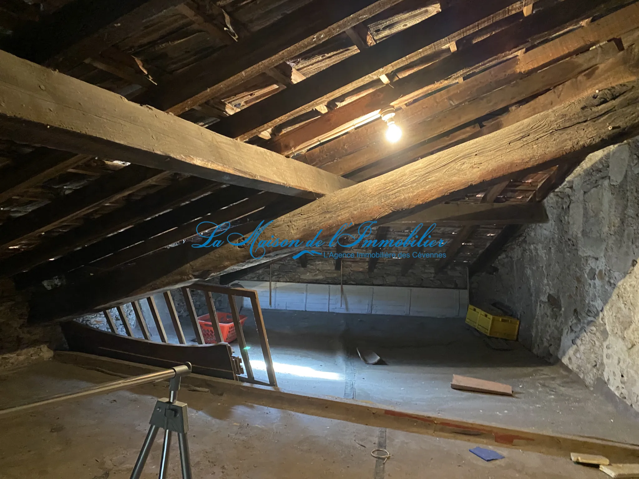 Maison de village lumineuse à vendre au cœur d’Anduze avec garage 