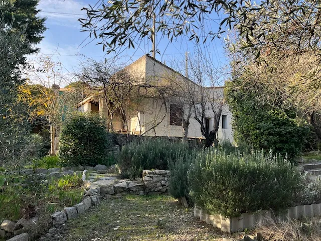 Maison T2 à Nîmes dans le Quartier La Gazelle avec Terrain Arboré 