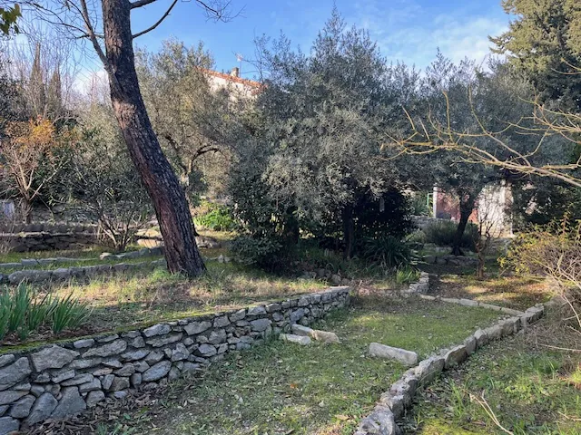 Maison T2 à Nîmes dans le Quartier La Gazelle avec Terrain Arboré 