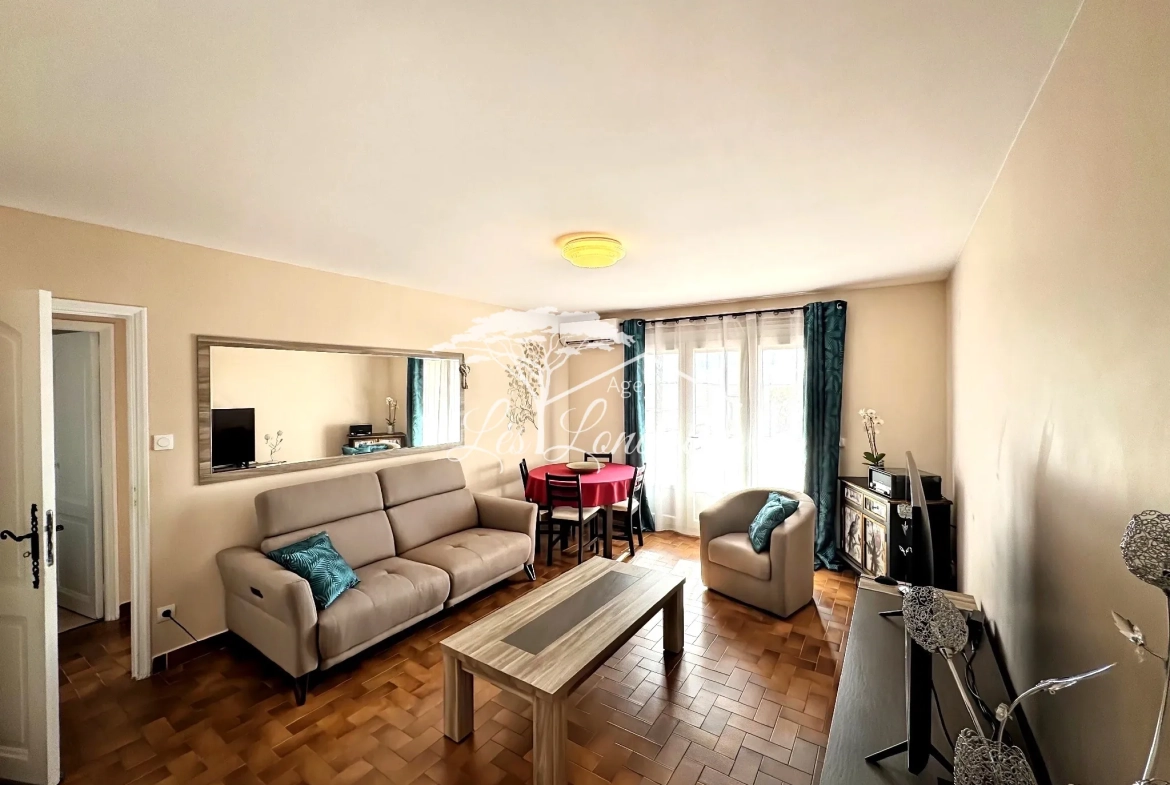 Appartement T3 avec terrasse et parking en centre-ville de La Londe-les-Maures 
