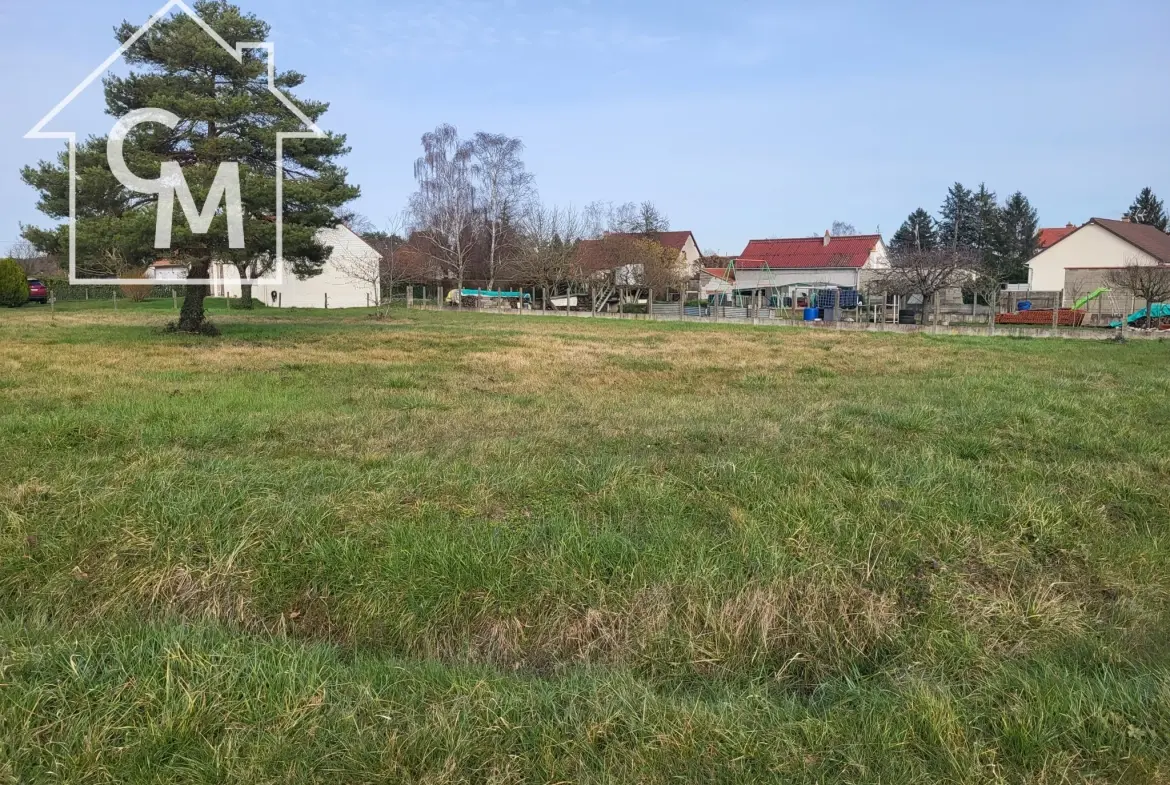 Terrain constructible non viabilisé de 675 m² à Cormeray 