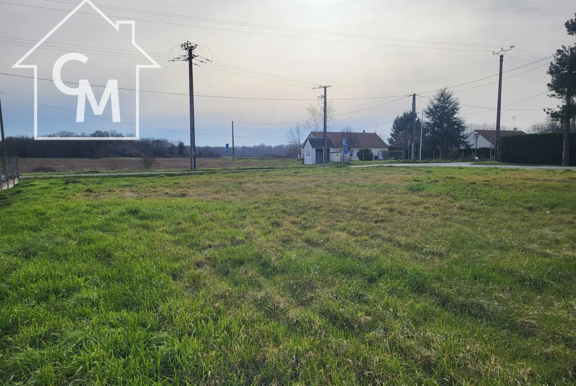 Terrain constructible non viabilisé de 675 m² à Cormeray 