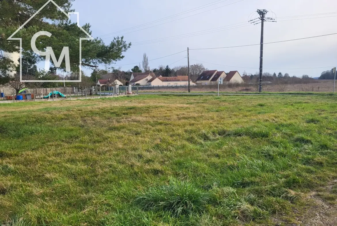 Terrain constructible non viabilisé de 675 m² à Cormeray 