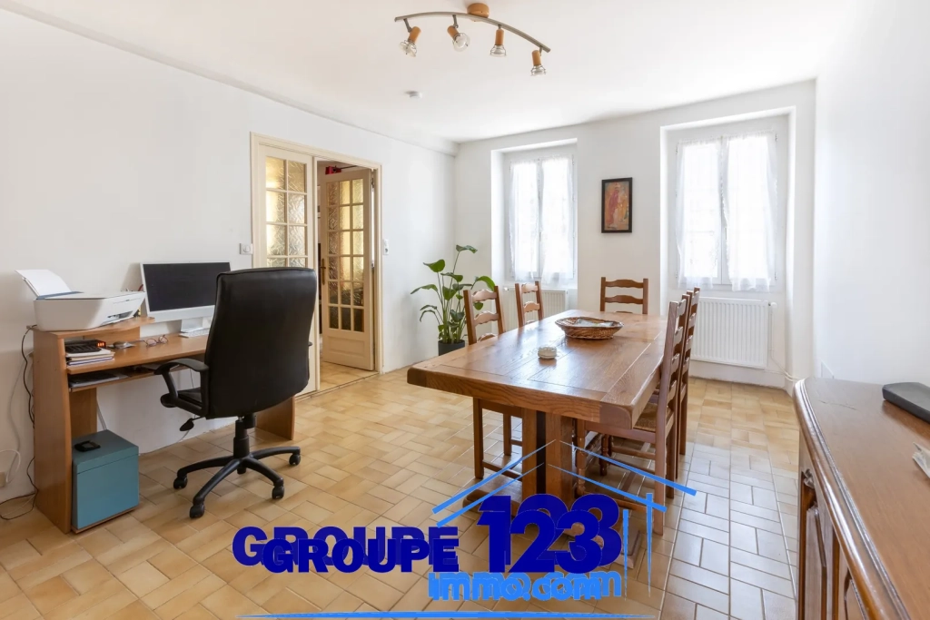 Maison à vendre à Auxerre - 126 m², 3 chambres, garage, chauffage mixte
