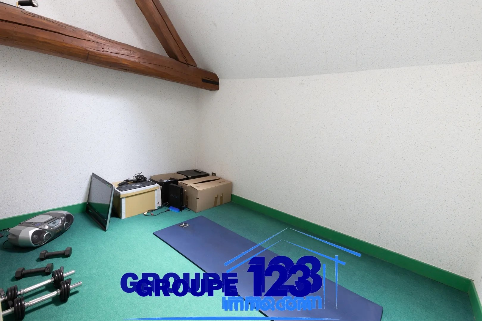 Maison à vendre à Auxerre - 126 m², 3 chambres, garage, chauffage mixte 