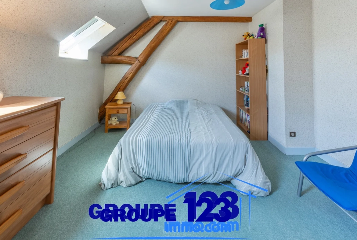 Maison à vendre à Auxerre - 126 m², 3 chambres, garage, chauffage mixte 