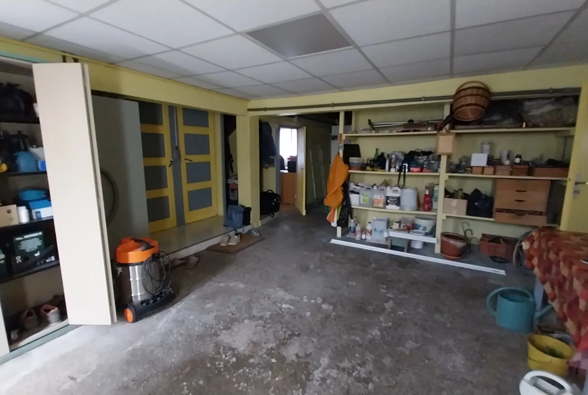 Maison à vendre à Chancelade de 104 m² avec 3 chambres et garage 