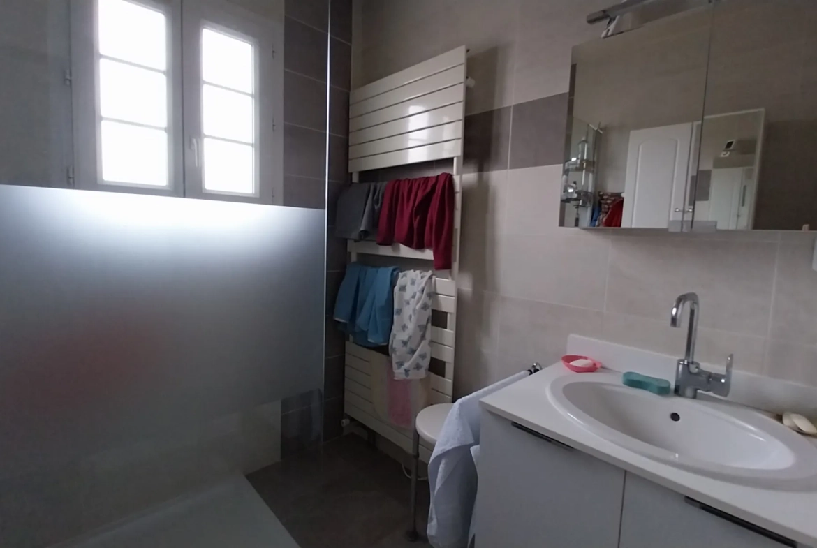 Maison à vendre à Chancelade de 104 m² avec 3 chambres et garage 