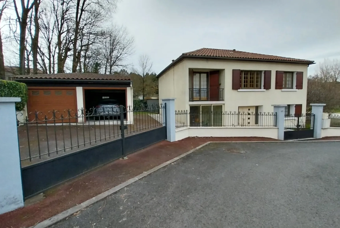 Maison à vendre à Chancelade de 104 m² avec 3 chambres et garage 
