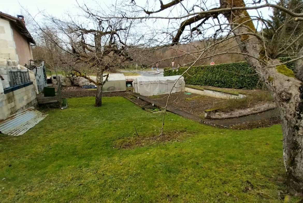 Maison à vendre à Chancelade de 104 m² avec 3 chambres et garage 