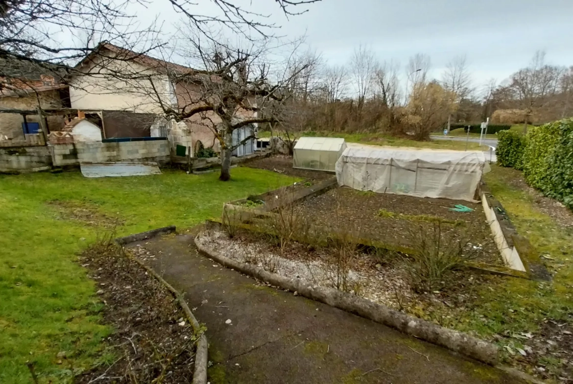 Maison à vendre à Chancelade de 104 m² avec 3 chambres et garage 