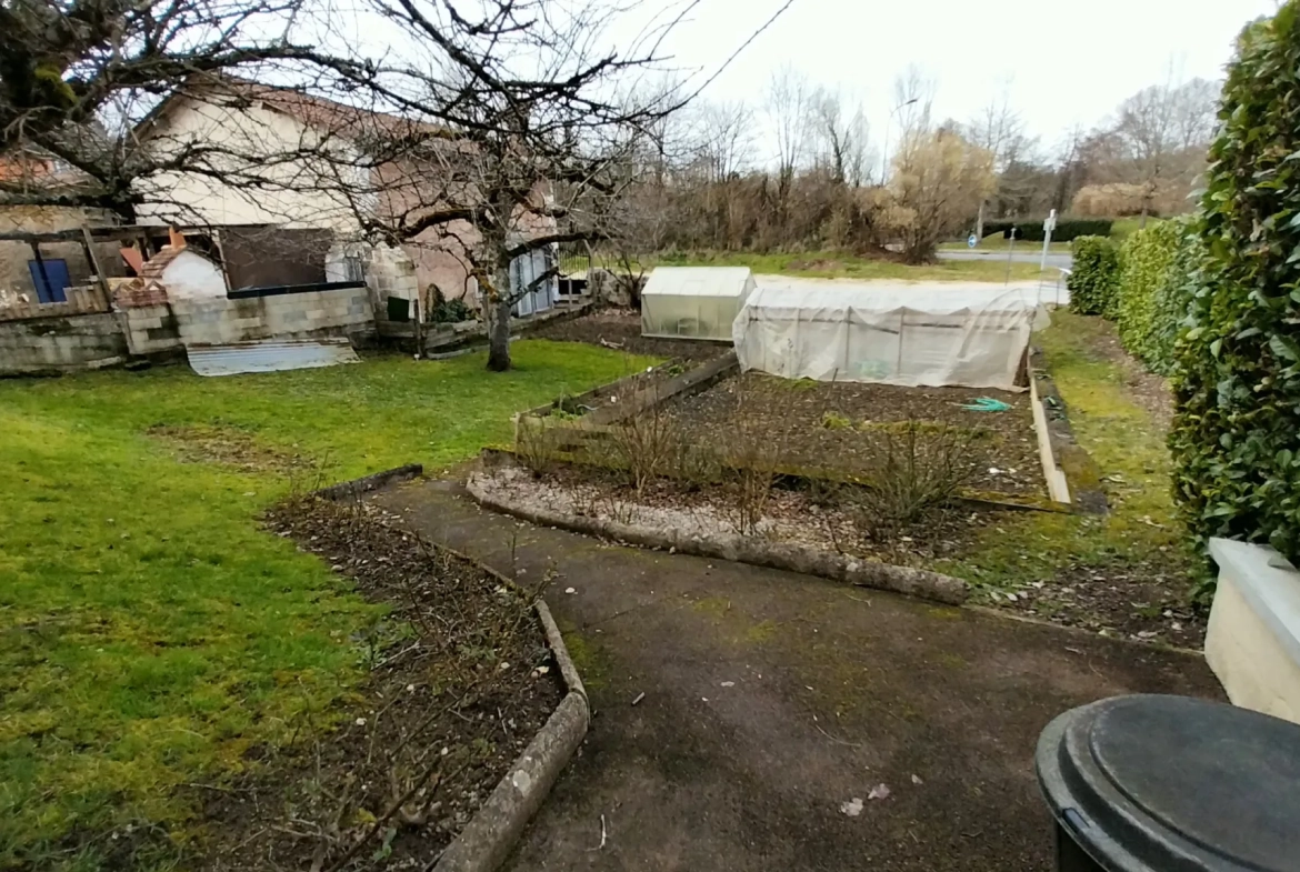 Maison à vendre à Chancelade de 104 m² avec 3 chambres et garage 