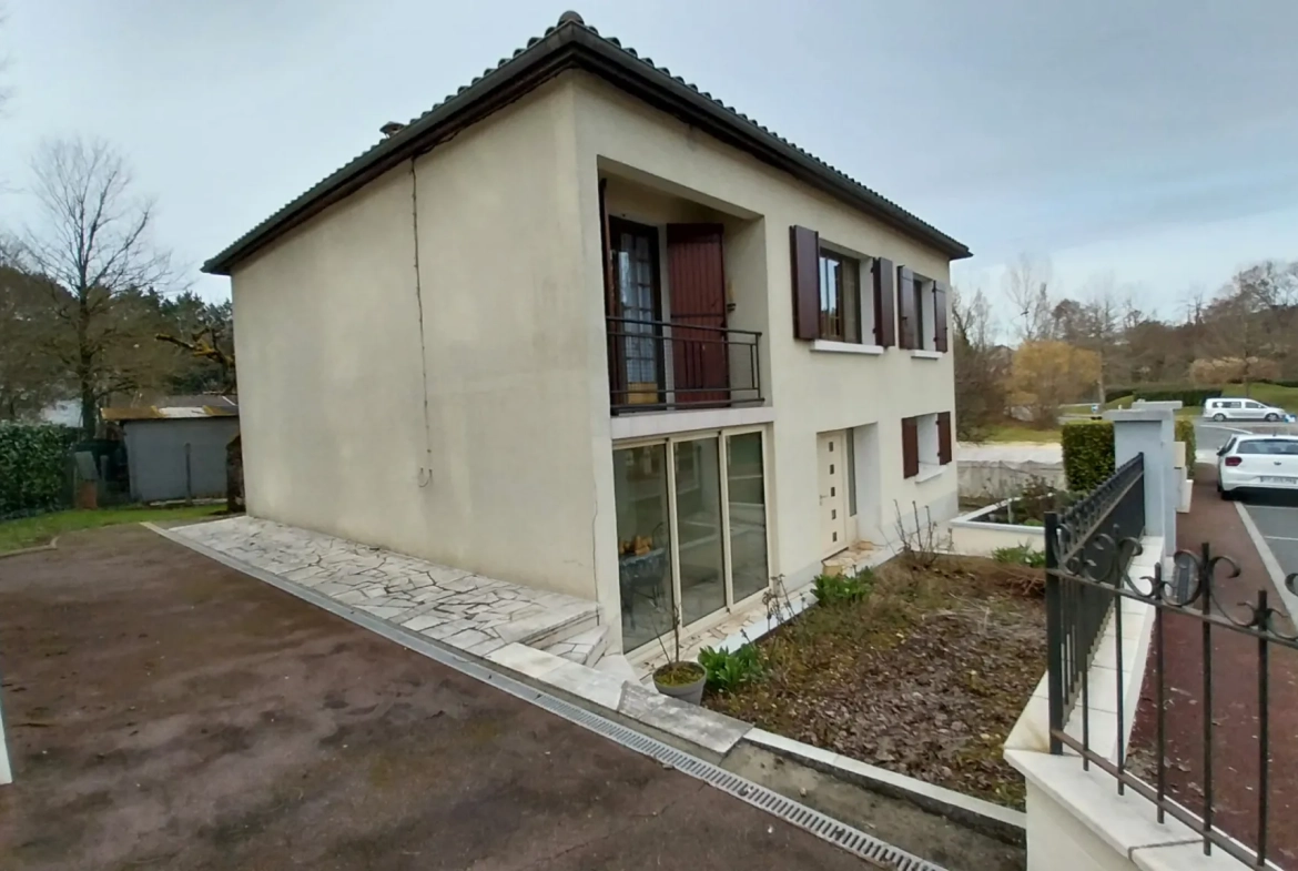 Maison à vendre à Chancelade de 104 m² avec 3 chambres et garage 