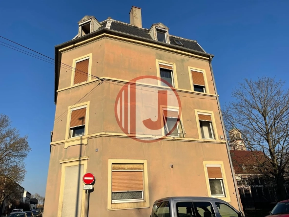 Investissement immobilier à Mulhouse : immeuble de 6 logements avec annexes et potentiel de développement