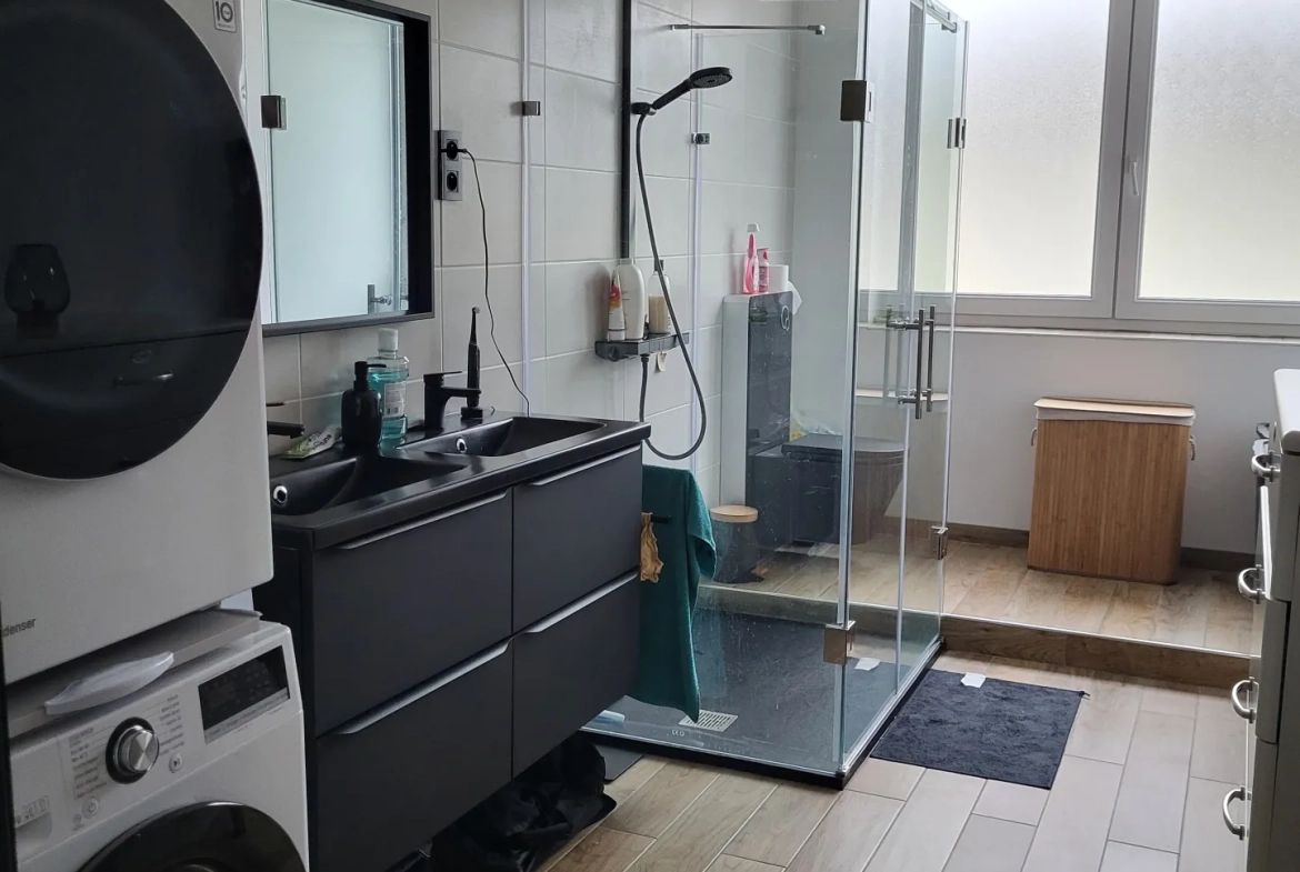 Appartement F3 rénové à Creutzwald avec garage et cave 