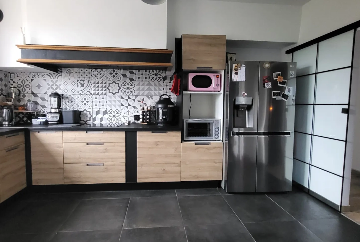 Appartement F3 rénové à Creutzwald avec garage et cave 