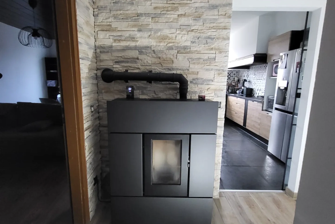Appartement F3 rénové à Creutzwald avec garage et cave 