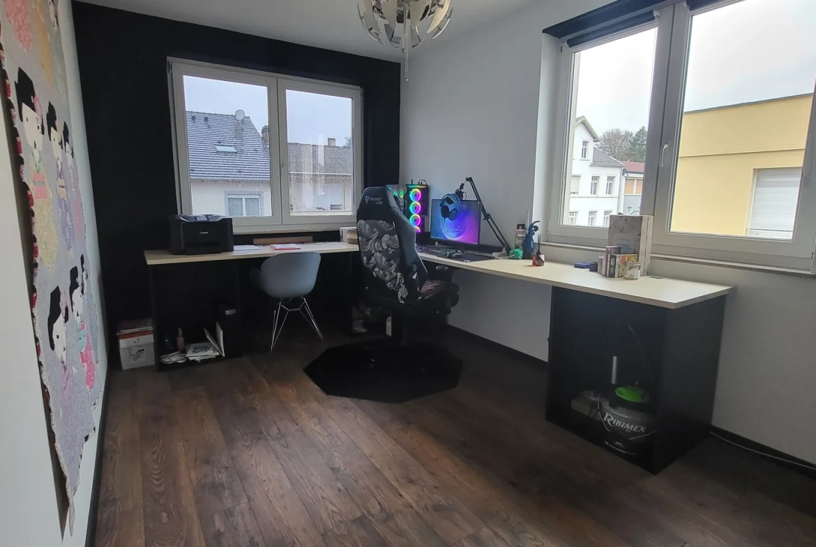 Appartement F3 rénové à Creutzwald avec garage et cave 