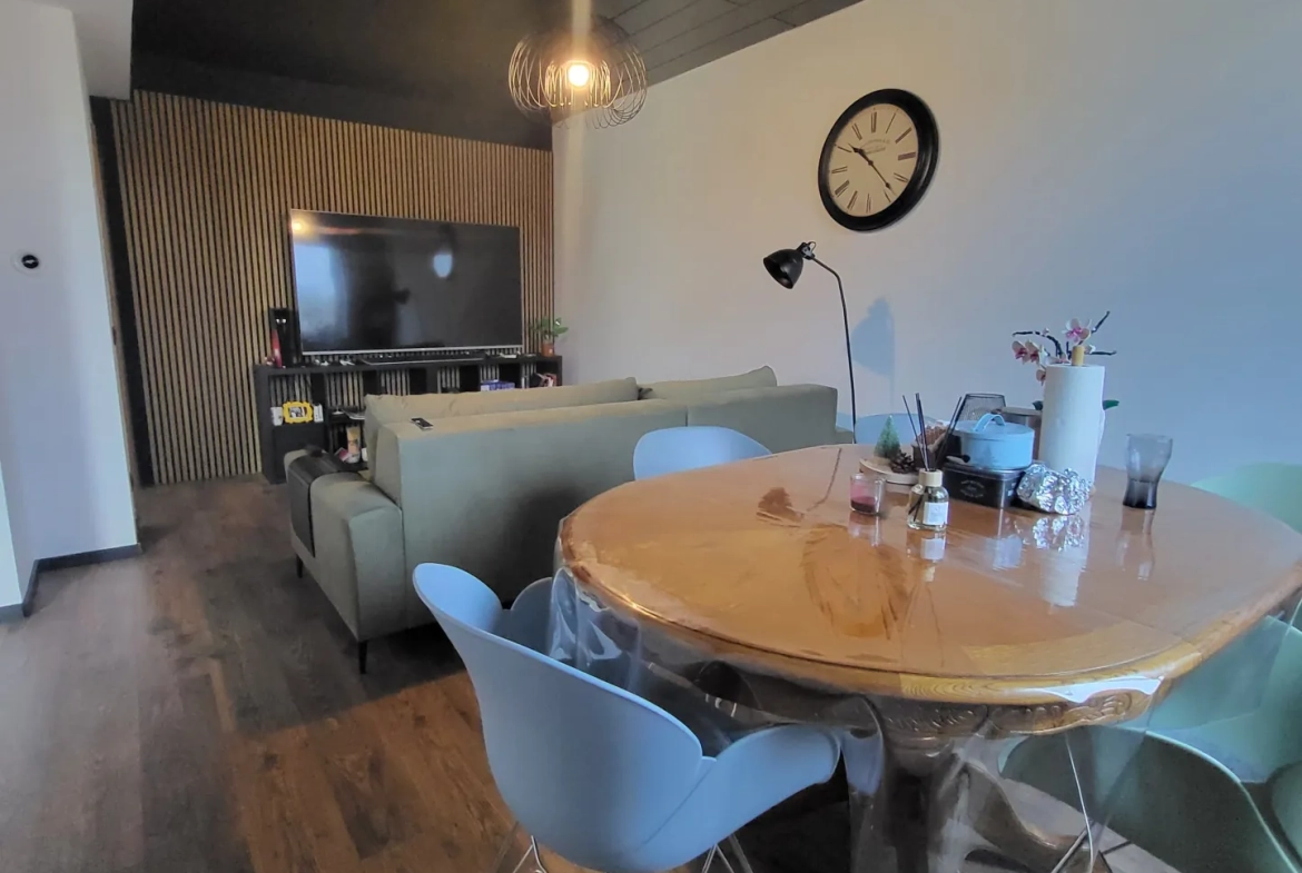 Appartement F3 rénové à Creutzwald avec garage et cave 