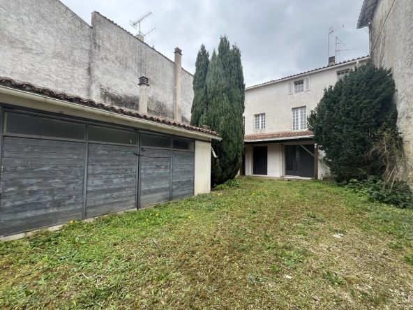 Maison à Magne avec 3 chambres, garage et jardin – Centre-bourg 