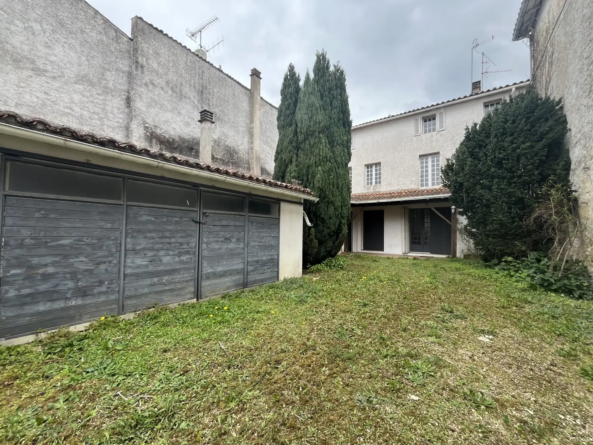 Maison à Magne avec 3 chambres, garage et jardin – Centre-bourg 