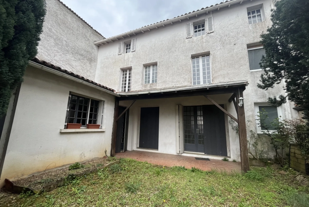 Maison à Magne avec 3 chambres, garage et jardin – Centre-bourg 
