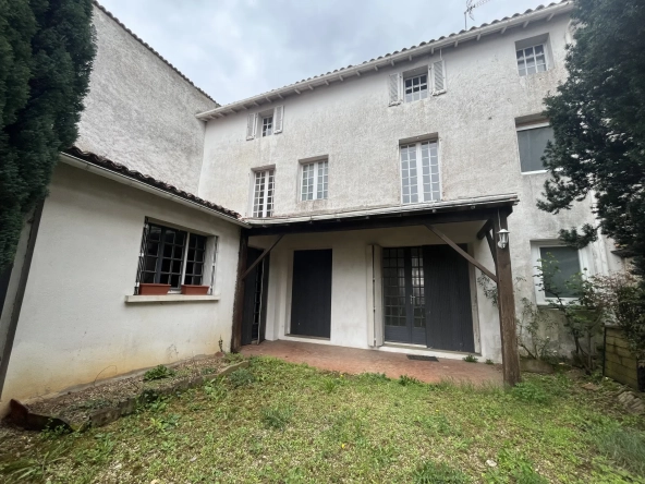 Maison à Magne avec 3 chambres, garage et jardin – Centre-bourg