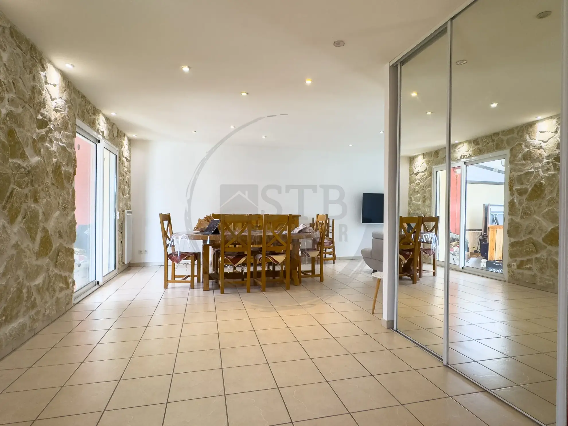 Villa de 100 m² avec piscine et terrasse à Ancone 