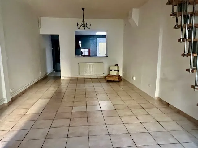Maison à vendre de 105 m² avec 4 chambres à Tourcoing, proche du centre et des écoles 