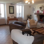 Belle maison charentaise avec dépendances et piscine proche Cognac