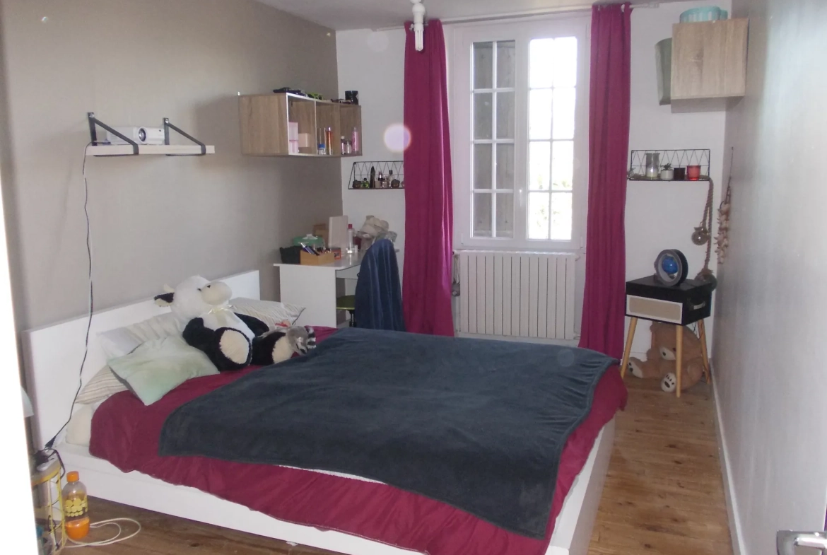 Maison charentaise rénovée avec dépendances et piscine proche de Cognac 