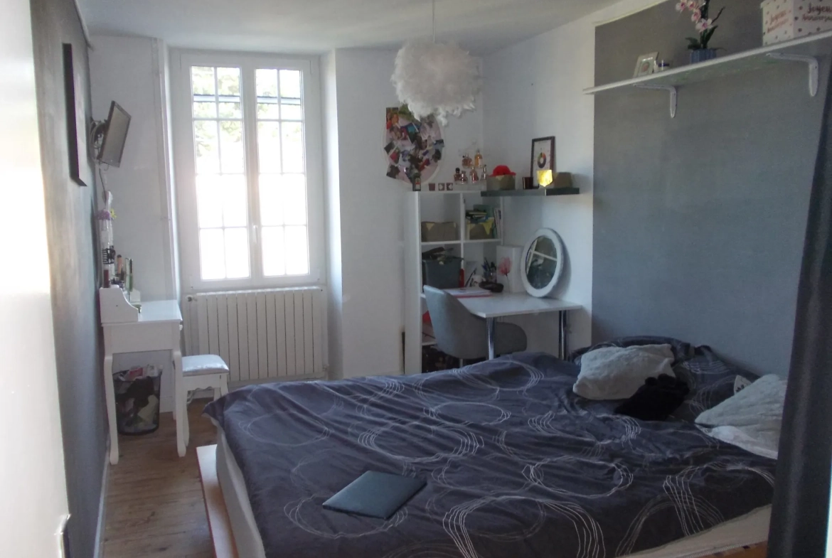 Maison charentaise rénovée avec dépendances et piscine proche de Cognac 