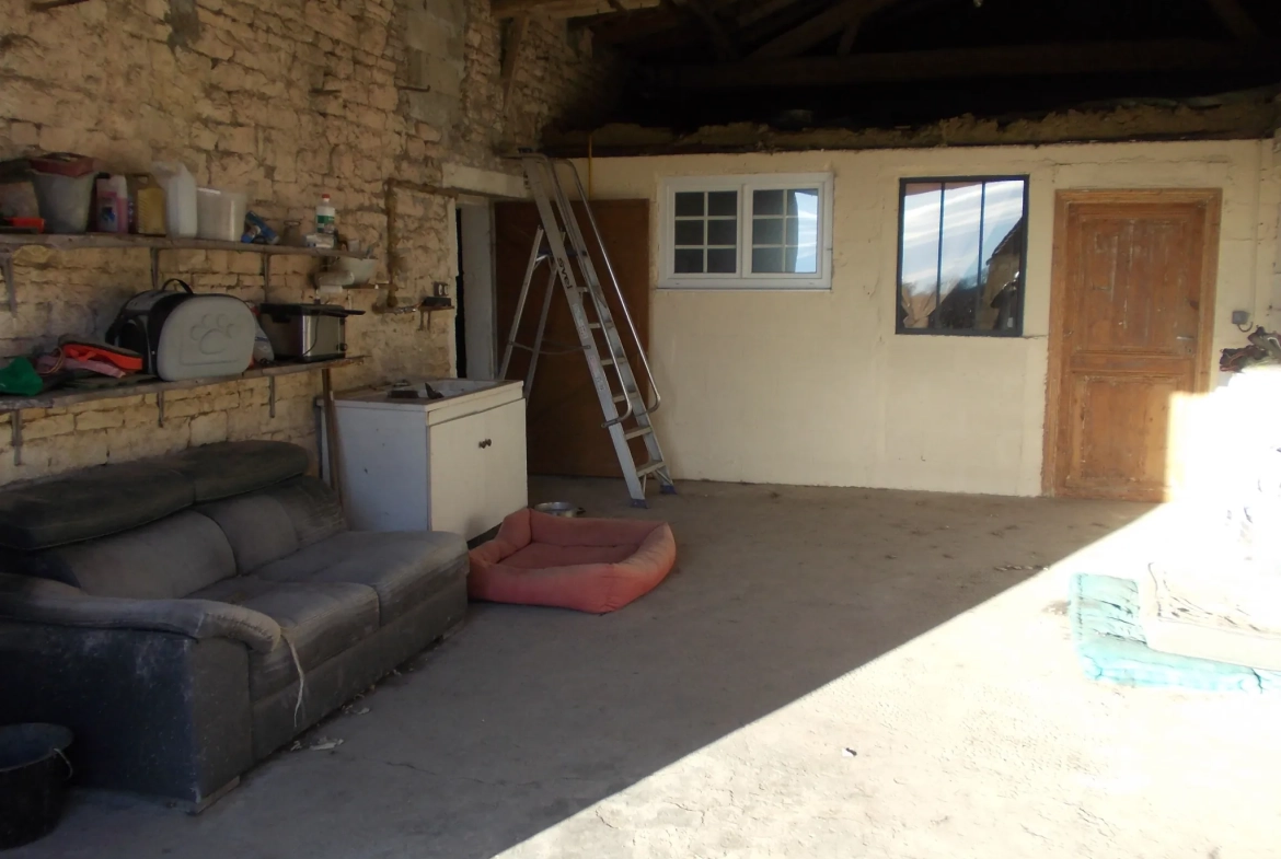 Maison charentaise rénovée avec dépendances et piscine proche de Cognac 