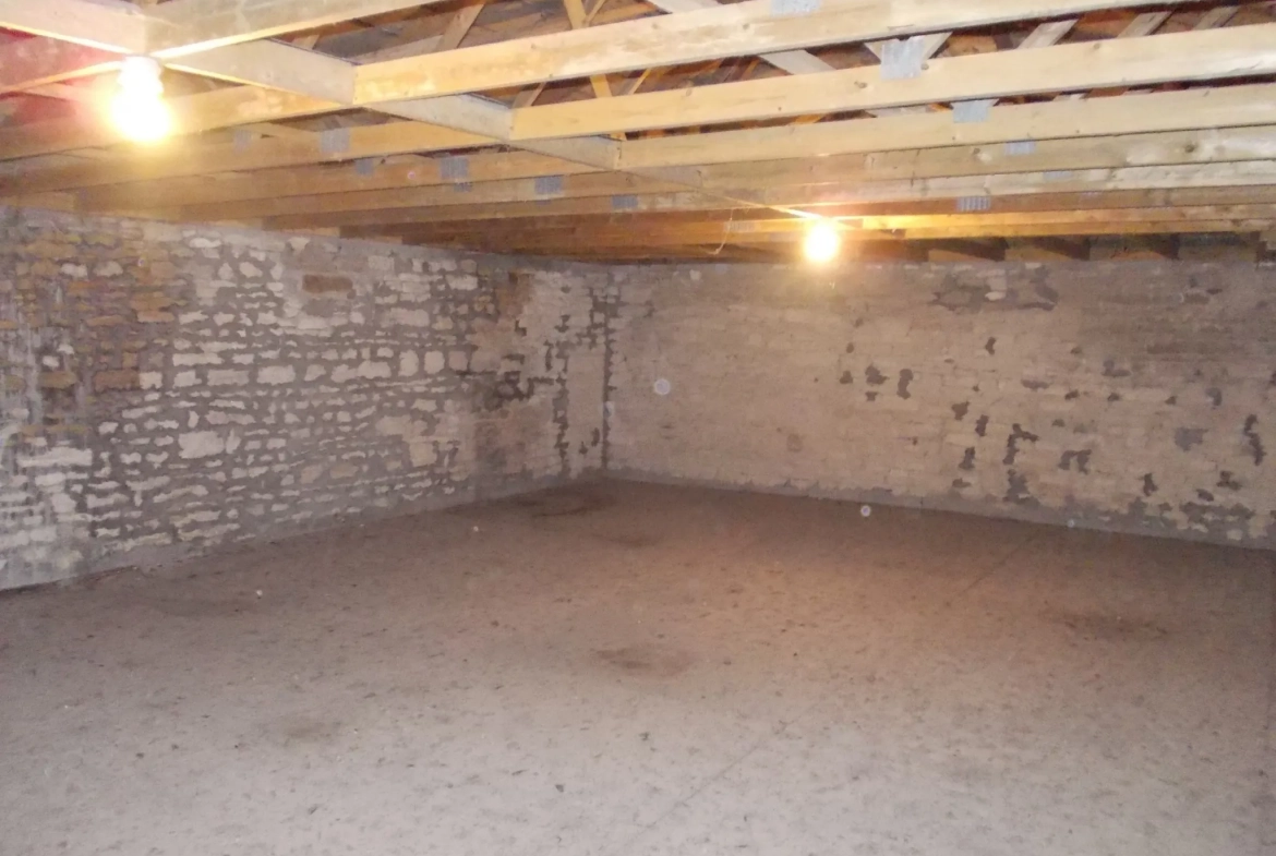 Maison charentaise rénovée avec dépendances et piscine proche de Cognac 