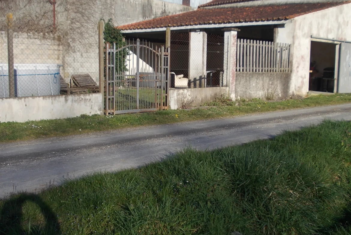 Maison charentaise rénovée avec dépendances et piscine proche de Cognac 