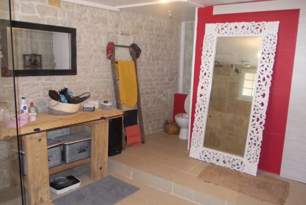 Maison charentaise rénovée avec dépendances et piscine proche de Cognac 