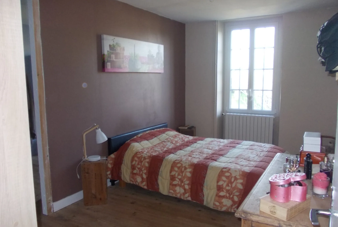 Maison charentaise rénovée avec dépendances et piscine proche de Cognac 