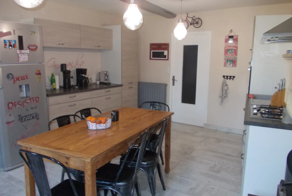Maison charentaise rénovée avec dépendances et piscine proche de Cognac 