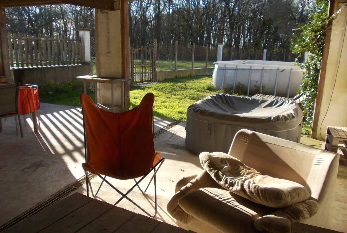 Maison charentaise rénovée avec dépendances et piscine proche de Cognac 