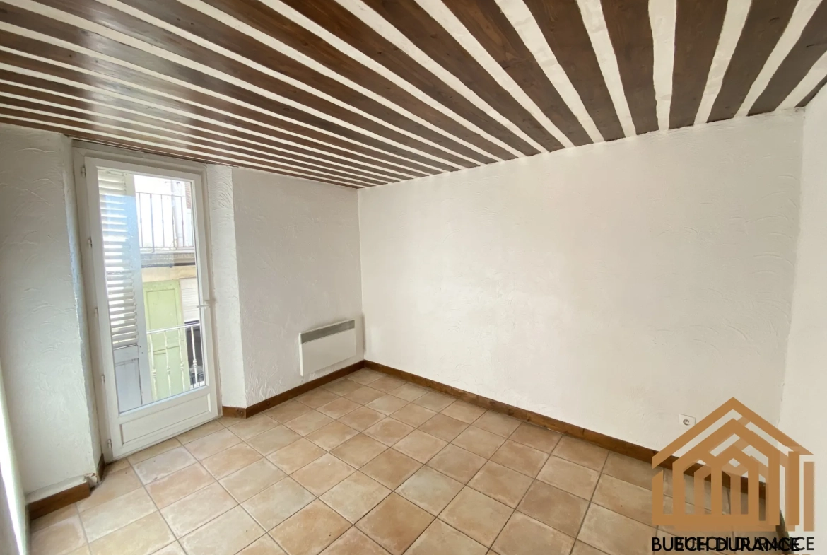 Immeuble de 5 logements à Laragne-Montéglin, centre-ville - Opportunité d'investissement 